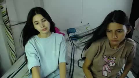 Snapshot of erosgirls_ chatting on 09/18/25, 02:57 erosgirls_ online show from 09/18/25, 02:57