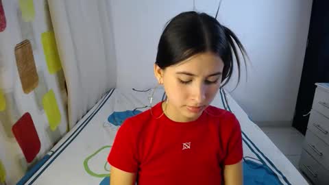 Snapshot of erosgirls_ chatting on 10/25/25, 02:52 erosgirls_ online show from 10/25/25, 02:52