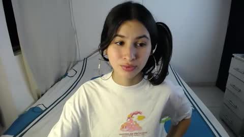 Snapshot of erosgirls_ chatting on 10/25/25, 11:43 erosgirls_ online show from 10/25/25, 11:43