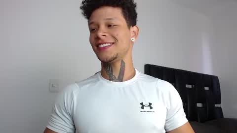 Snapshot of erosscott chatting on 06/22/26, 06:16 Eros online show from 06/22/26, 06:16