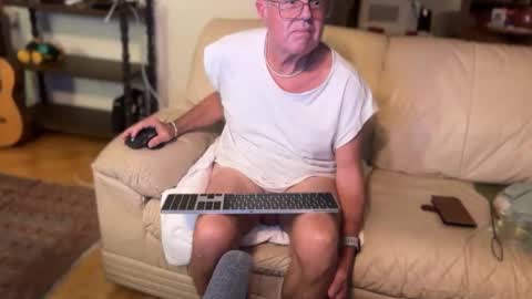 eros online show from 10/04/25, 07:17