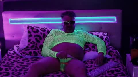 Snapshot of eroticdickmovement chatting on 05/10/26, 01:00 Cash Carry Fox online show from 05/10/26, 01:00