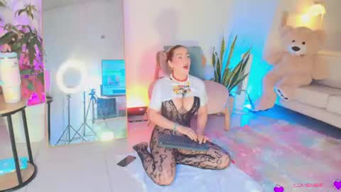 Snapshot of erotik_lady chatting on 07/08/26, 04:06 TINY online show from 07/08/26, 04:06
