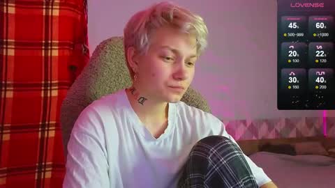 esajukyy online show from 12/28/24, 10:25