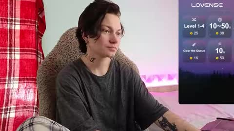 esajukyy online show from 10/19/25, 06:47