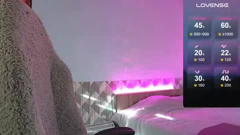 esajukyy online show from 10/25/25, 05:04