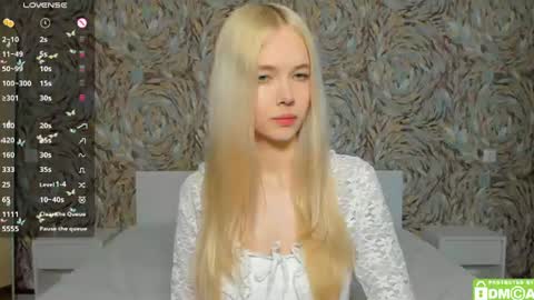 Snapshot of eshcka chatting on 06/19/26, 05:34 Megan and Brad online show from 06/19/26, 05:34