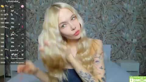 Snapshot of eshcka chatting on 07/23/26, 05:05 Megan and Brad online show from 07/23/26, 05:05