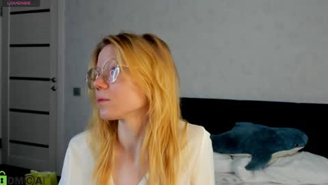 Snapshot of esme_runn chatting on 05/07/26, 03:01 Esme Runn online show from 05/07/26, 03:01