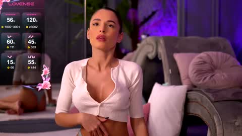 Snapshot of esmeainsley chatting on 12/10/24, 11:19 Raluca  online show from 12/10/24, 11:19