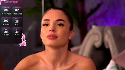 Snapshot of esmeainsley chatting on 12/19/24, 06:34 Raluca  online show from 12/19/24, 06:34