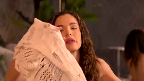 Snapshot of esmeainsley chatting on 03/05/25, 02:36 Raluca  online show from 03/05/25, 02:36