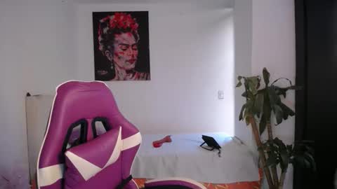 Esmeralda online show from 02/14/26, 07:10