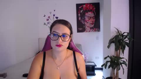 Esmeralda online show from 04/05/26, 07:11