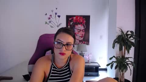 Esmeralda online show from 04/12/26, 07:30