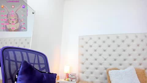 Snapshot of esmeralda_06 chatting on 06/04/26, 02:12 esmeralda online show from 06/04/26, 02:12
