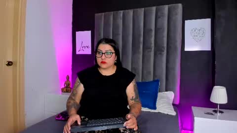 Snapshot of esmeralda_adamss chatting on 06/22/26, 11:40 Esmeralda online show from 06/22/26, 11:40
