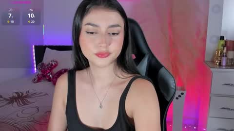 Snapshot of esmeralda_colllins chatting on 11/08/25, 07:01 Esmeralda online show from 11/08/25, 07:01