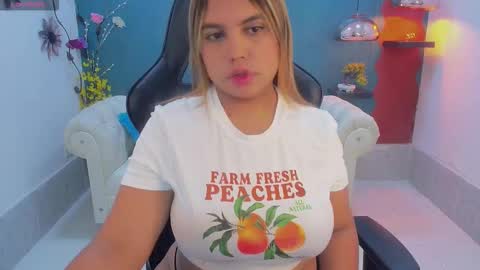 Snapshot of esmeralda_cuisman chatting on 02/07/26, 12:09 ESMERALDA online show from 02/07/26, 12:09