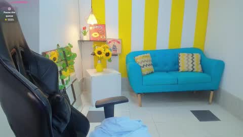 Snapshot of esmeralda_cuisman chatting on 02/27/26, 11:43 ESMERALDA online show from 02/27/26, 11:43