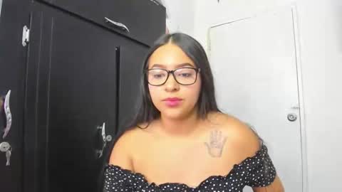 Snapshot of esmeralda_diaz_ chatting on 02/26/26, 06:01 esmeralda_diaz_ online show from 02/26/26, 06:01