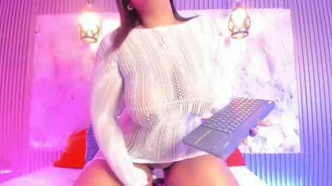 Snapshot of esmeralda_duarte chatting on 12/20/24, 09:21 esmeralda online show from 12/20/24, 09:21
