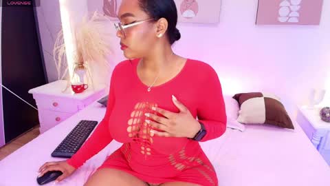 Snapshot of esmeralda_duarte chatting on 04/27/26, 03:59 esmeralda online show from 04/27/26, 03:59