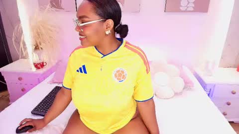Snapshot of esmeralda_duarte chatting on 06/14/26, 03:30 esmeralda online show from 06/14/26, 03:30