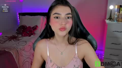 Snapshot of esmeralda_le chatting on 05/10/26, 11:26 Esmeralda online show from 05/10/26, 11:26
