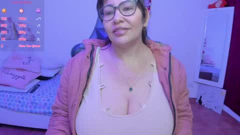 esme online show from 04/13/26, 08:03