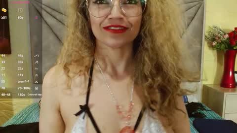 Esmeralda .INDEPENDENT MODEL online Monday to Saturday 3 pm Chicago online show from 11/11/25, 04:12