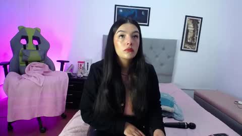 Perla online show from 10/14/25, 04:02