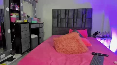 Perla online show from 12/19/25, 08:21