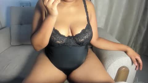 Snapshot of esmeray_ chatting on 10/09/25, 11:36 Esme online show from 10/09/25, 11:36