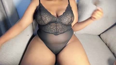 Snapshot of esmeray_ chatting on 11/06/25, 10:54 Esme online show from 11/06/25, 10:54