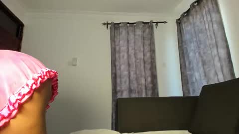 Snapshot of esmeray_ chatting on 04/10/26, 11:37 Esme online show from 04/10/26, 11:37