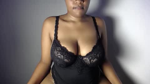 Snapshot of esmeray_ chatting on 05/10/26, 11:15 Esme online show from 05/10/26, 11:15
