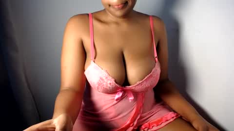 Snapshot of esmeray_ chatting on 07/10/26, 10:51 Esme online show from 07/10/26, 10:51