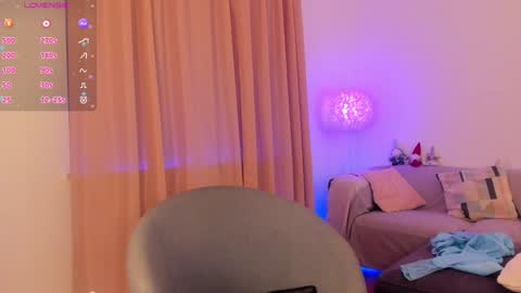 Snapshot of esmimilf chatting on 01/03/25, 04:27 Esmi online show from 01/03/25, 04:27