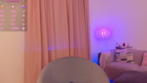 Snapshot of esmimilf chatting on 01/07/25, 03:54 Esmi online show from 01/07/25, 03:54
