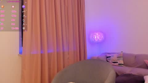 Snapshot of esmimilf chatting on 01/10/25, 04:41 Esmi online show from 01/10/25, 04:41