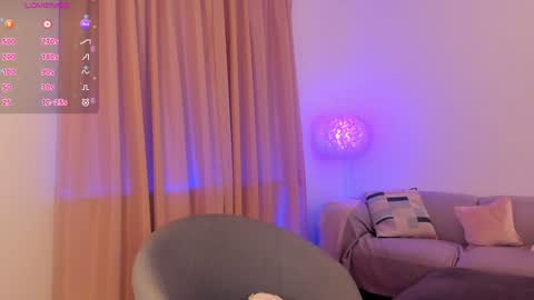 Snapshot of esmimilf chatting on 01/17/25, 03:32 Esmi online show from 01/17/25, 03:32