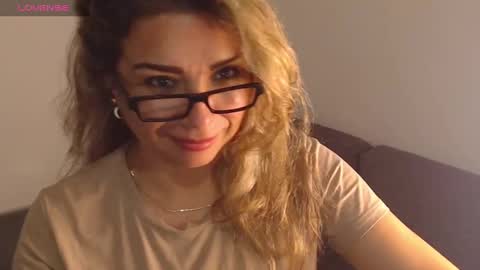 Snapshot of esperanza86_ chatting on 01/01/25, 07:20 Juliana online show from 01/01/25, 07:20