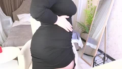 Snapshot of essensual_ chatting on 05/06/26, 01:47 Ava online show from 05/06/26, 01:47