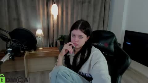 esteria online show from 12/12/24, 04:04