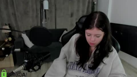 esteria online show from 12/16/24, 04:23