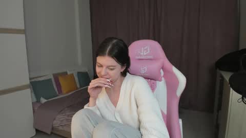 esteria online show from 12/31/24, 02:51