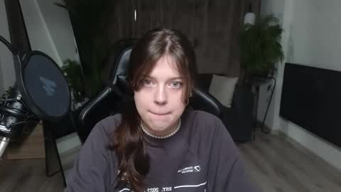 esteria online show from 10/15/25, 06:41