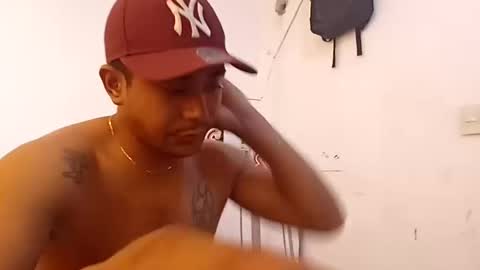 Snapshot of esteban_verg chatting on 10/18/25, 06:19 wailer1996 online show from 10/18/25, 06:19