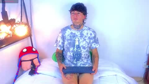 Esteban independent model online show from 09/11/25, 10:04